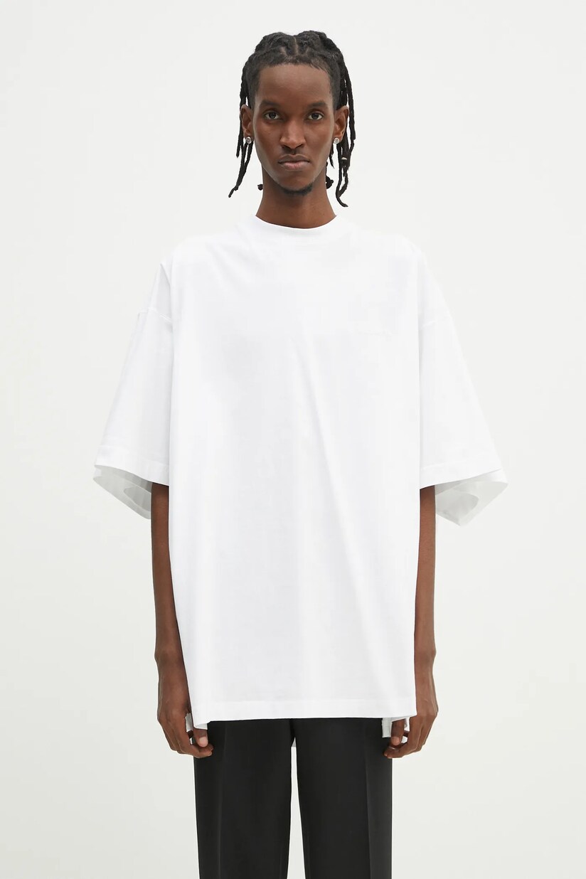 【きれいめファッション51選】上品さと清潔感をキープし VETEMENTS cotton EU PRM Oversized Logo Oval t-shirt トップス