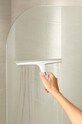 Baie Joseph Joseph racletă de duș cu cârlig Slimline 70560 alb
