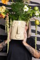 Salon i sypialnia Byon osłonka na doniczkę x Emma Widell, Facy 22 cm L 5295303613 beżowy