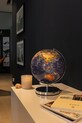 Salon i sypialnia Troika globus dekoracyjny z metalu szczotkowanego 25 x 25 x 32 cm TRG2511C.P2P2.CH multicolor