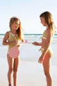 SunnyLife zestaw paletki i piłki plażowe Sea Seeker Strawberry