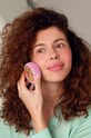 FOREO dispozitiv pentru aplicarea măștilor și terapie cu lumină UFO™ 2 roz F9632