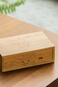 Obývacia izba a spálňa Stolové hodiny Gingko Design Flip Click Clock G003B11 béžová