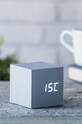 Obývacia izba a spálňa Stolové hodiny Gingko Design Cube Click Clock GK08W6 sivá