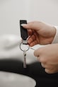 Кожаный брелок Orbitkey чёрный PLK1.BLK.101