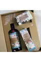 Σετ από σαπούνι, κρέμα χεριών και τζελ για ντουζ The English Soap Company Jasmine and Wild Strawberry 3-pack πολύχρωμο