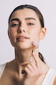 Ролик для масажу обличчя Zoë Ayla Luxurious Rose Quartz рожевий QUARTZ.ROLL