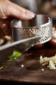 Zone Denmark Lis na cesnak 15381 sivá AA00