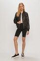 Vans pantaloni scurți VN0A4Q4BBLK1 negru AA00