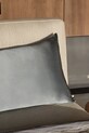 Salon i sypialnia BOSS poszewka na poduszkę jedwabna SILKSHAM Dove 50 x 75 cm 1056576 szary