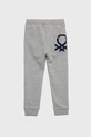 United Colors of Benetton pantaloni de trening din bumbac pentru copii 3J68CF01O.G.NOS gri AA00