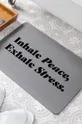 Kopalniška preproga Artsy Doormats Inhale Peace Exhale siva
