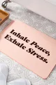 Kúpeľňová predložka Artsy Doormats Inhale Peace Exhale viacfarebná