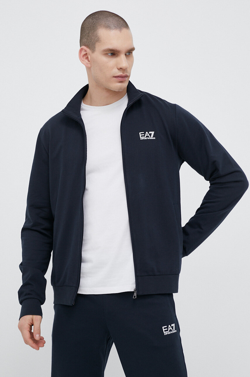 EA7 Emporio Armani - Trenirka  Temeljni materijal: 100% Pamuk Završni sloj: 97% Pamuk, 3% Elastan