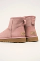 UGG - Зимові чоботи W Classic Mini II  Халяви: Натуральна шкіра Внутрішня частина: Вовна Підошва: Синтетичний матеріал