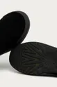чёрный UGG - Зимние сапоги Classic Tech Mini