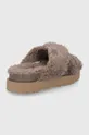 Kućne papuče UGG Fuzz Sugar Cross Slide  Vanjski dio: Tekstilni materijal, Prirodna koža Unutrašnji dio: Tekstilni materijal, Vuna Potplata: Sintetički materijal, Tekstilni materijal