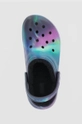 multicolor Crocs Klapki