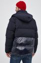 Péřová bunda Karl Lagerfeld  Podšívka: 100% Polyester Výplň: 20% Peří, 80% Chmýří Hlavní materiál: 100% Polyester Ozdobné prvky: 100% Polyamid