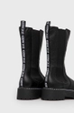 Usnjeni chelsea Steve Madden Vivianne Boot  Zunanjost: Naravno usnje Notranjost: Tekstilni material Podplat: Sintetični material