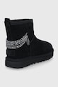 Boty Semišové sněhule UGG Classic Mini Chains 1123668.BLK černá