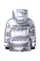 Otroška jakna Karl Lagerfeld  Glavni material: 100 % Poliester Podloga: 55 % Poliester, 45 % Viskoza Polnilo: 100 % Poliester