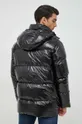 Péřová bunda Karl Lagerfeld  Hlavní materiál: 100 % Polyester Podšívka: 100 % Polyester Výplň: 90 % Kachní chmýří, 10 % Kachní peří
