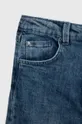 Дитячі джинси Guess  Основний матеріал: 94% Бавовна, 5% Поліестер, 1% Еластан Підкладка кишені: 70% Поліестер, 30% Бавовна