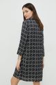 Šaty Sisley  Hlavní materiál: 100% Polyester Podšívka: 95% Polyester, 5% Elastan