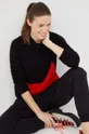 Volnen pulover Newland črna