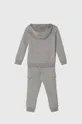 Детский спортивный костюм adidas Originals Основной материал: 70% Хлопок, 30% Переработанный полиэстер Подкладка капюшона: 100% Хлопок Резинка: 95% Хлопок, 5% Эластан