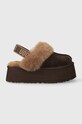 UGG kapcie zamszowe Funkette brązowy 1113474.BCDR