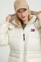 Péřová bunda Tommy Jeans béžová DW0DW16573
