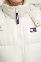 Péřová bunda Tommy Jeans DW0DW16573