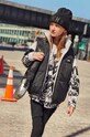 Dkny bezrękawnik dwustronny dziecięcy bez kaptura beżowy D36689.114.150