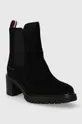 Tommy Hilfiger magasszárú cipő velúrból ESSENTIAL MIDHEEL SUEDE BOOTIE fekete