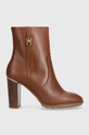 brązowy Tommy Hilfiger botki skórzane FEMININE TH HARDWARE BOOTIE Damski