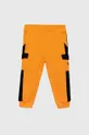 помаранчевий Дитячі бавовняні штани Guess Для хлопчиків