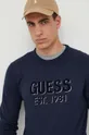 granatowy Guess sweter z domieszką jedwabiu