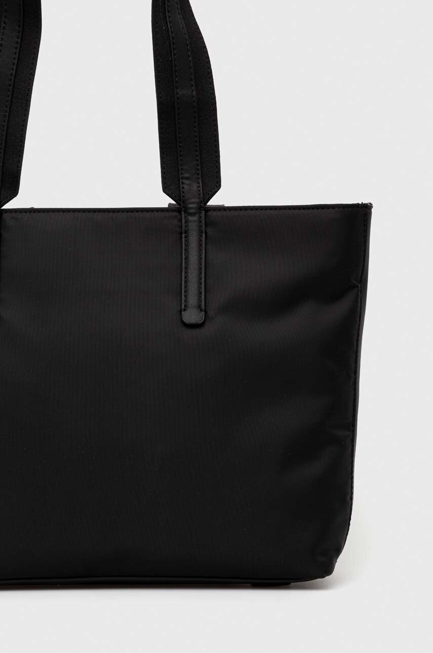 Calvin Klein torebka Materiał zasadniczy: 95 % Poliester, 5 % Poliuretan, Inne materiały: 57 % Poliester z recyklingu, 38 % Poliester, 5 % Poliuretan
