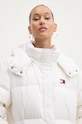 Péřová bunda Tommy Jeans bílá DW0DW18860