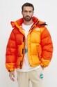 Páperová bunda The North Face TNF x Yinka Ilori zateplené oranžová NF0A89GD0IH1
