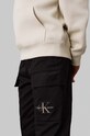 Детски спортен панталон Calvin Klein Jeans WOVEN CARGO IB0IB02270.9BYH черен AW24
