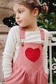 Dětské kalhoty na šle Konges Sløjd NOLA HEART OVERALLS GOTS KS101633