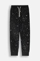 Coccodrillo spodnie dresowe bawełniane dziecięce ZC4120102WBK czarny AW24