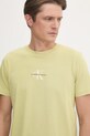 Bavlněné tričko Calvin Klein Jeans zelená J30J325649