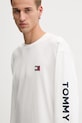 Хлопковый лонгслив Tommy Jeans бежевый DM0DM21976