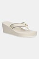 Tommy Hilfiger japonki WEDGE BEACH SANDAL 5-8 cm beżowy FW0FW08738