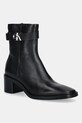 Кожаные полусапожки Calvin Klein BLOCK HEEL BOOT W/ METAL LOGO без утепления чёрный HW0HW02591
