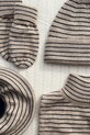 Konges Sløjd komin wełniany dziecięcy LOULI NECKWARMER beżowy KS103501.9BYA